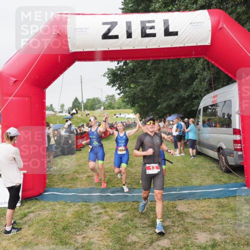 21.06.2025 - 27. Vierlanden-Triathlon MichiJ http://msf.ph/oto/8040626 15.06.2026 13:25:51 Ziel 13, 1053, 1054, 1055 meine-sportfotos.de