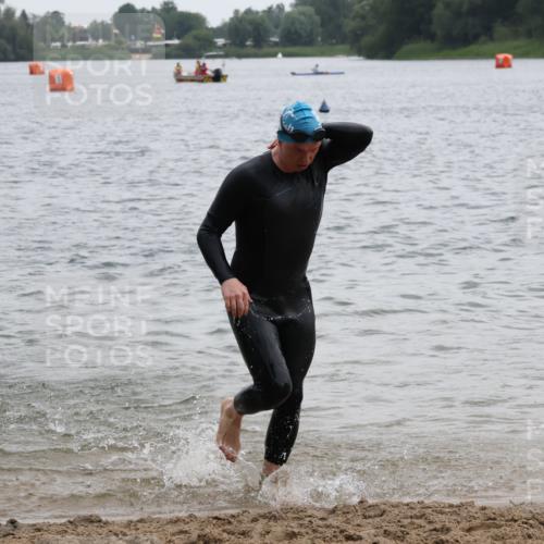21.06.2025 - 27. Vierlanden-Triathlon Lena Gebhardt http://msf.ph/oto/8040630 15.06.2025 12:56:47 Schwimmen 1113, 1140, 1160, 1163 meine-sportfotos.de