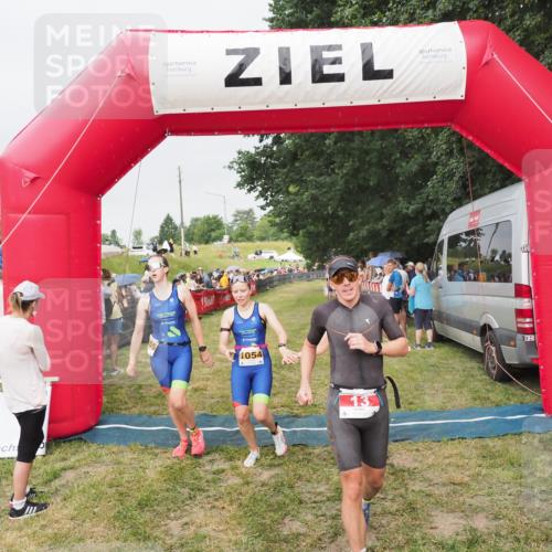 21.06.2025 - 27. Vierlanden-Triathlon MichiJ http://msf.ph/oto/8040635 15.06.2026 13:25:52 Ziel 13, 1053, 1054, 1055 meine-sportfotos.de