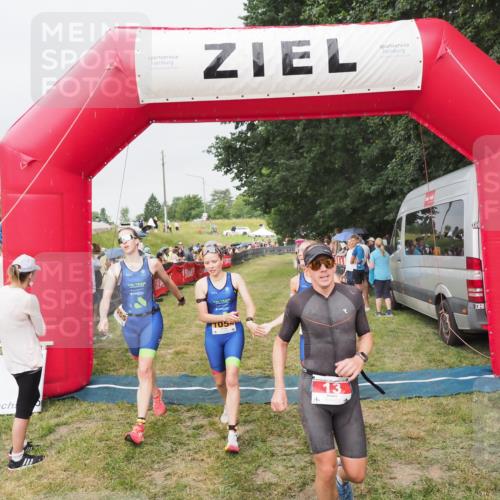 21.06.2025 - 27. Vierlanden-Triathlon MichiJ http://msf.ph/oto/8040638 15.06.2026 13:25:52 Ziel 13, 1053, 1054, 1055 meine-sportfotos.de