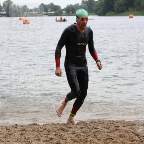 21.06.2025 - 27. Vierlanden-Triathlon Lena Gebhardt http://msf.ph/oto/8040641 15.06.2025 12:56:49 Schwimmen 1113, 1140, 1160, 1163 meine-sportfotos.de
