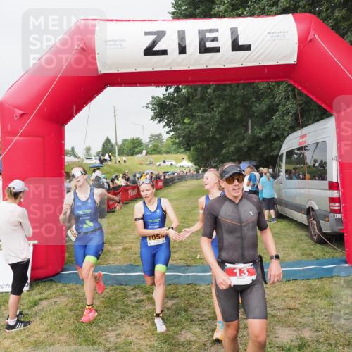 21.06.2025 - 27. Vierlanden-Triathlon MichiJ http://msf.ph/oto/8040643 15.06.2026 13:25:52 Ziel 13, 1053, 1054, 1055 meine-sportfotos.de