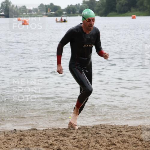 21.06.2025 - 27. Vierlanden-Triathlon Lena Gebhardt http://msf.ph/oto/8040645 15.06.2025 12:56:49 Schwimmen 1113, 1140, 1160, 1163 meine-sportfotos.de