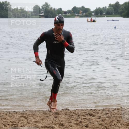 21.06.2025 - 27. Vierlanden-Triathlon Lena Gebhardt http://msf.ph/oto/8040654 15.06.2025 12:56:51 Schwimmen 1140, 1160, 1163 meine-sportfotos.de