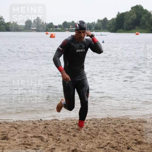 21.06.2025 - 27. Vierlanden-Triathlon Lena Gebhardt http://msf.ph/oto/8040660 15.06.2025 12:56:51 Schwimmen 1140, 1160, 1163 meine-sportfotos.de