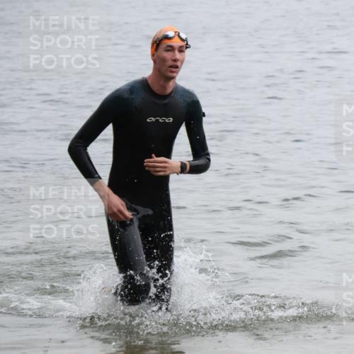 21.06.2025 - 27. Vierlanden-Triathlon Lena Gebhardt http://msf.ph/oto/8040670 15.06.2025 12:57:04 Schwimmen 1109 meine-sportfotos.de