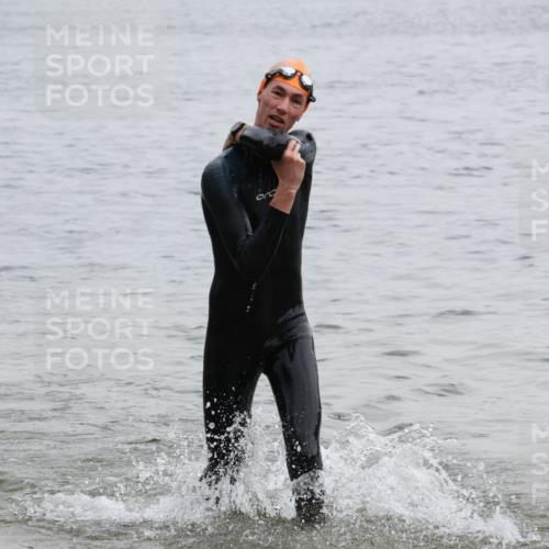 21.06.2025 - 27. Vierlanden-Triathlon Lena Gebhardt http://msf.ph/oto/8040674 15.06.2025 12:57:05 Schwimmen 1109 meine-sportfotos.de