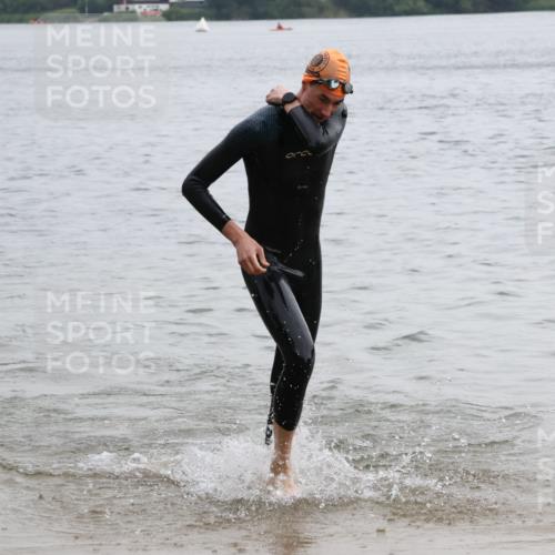21.06.2025 - 27. Vierlanden-Triathlon Lena Gebhardt http://msf.ph/oto/8040677 15.06.2025 12:57:07 Schwimmen 1109 meine-sportfotos.de