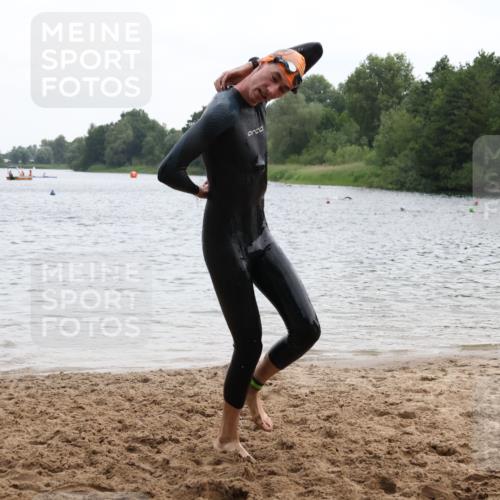 21.06.2025 - 27. Vierlanden-Triathlon Lena Gebhardt http://msf.ph/oto/8040678 15.06.2025 12:57:10 Schwimmen 1109, 1144 meine-sportfotos.de