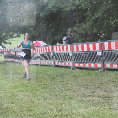 21.06.2025 - 27. Vierlanden-Triathlon KatJ http://msf.ph/oto/8040679 15.06.2025 14:29:03 Ziel 1176, 1252 meine-sportfotos.de