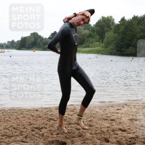 21.06.2025 - 27. Vierlanden-Triathlon Lena Gebhardt http://msf.ph/oto/8040681 15.06.2025 12:57:10 Schwimmen 1109, 1144 meine-sportfotos.de
