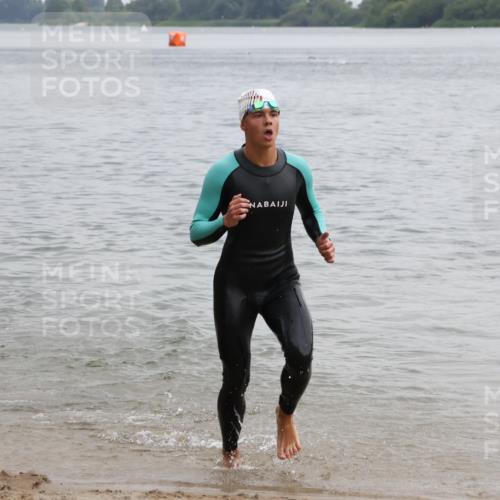 21.06.2025 - 27. Vierlanden-Triathlon Lena Gebhardt http://msf.ph/oto/8040685 15.06.2025 12:57:17 Schwimmen 1109, 1144 meine-sportfotos.de