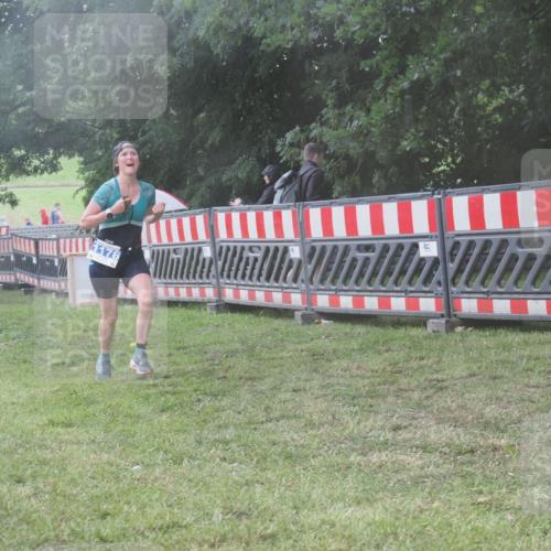 21.06.2025 - 27. Vierlanden-Triathlon KatJ http://msf.ph/oto/8040686 15.06.2025 14:29:03 Ziel 1176, 1252 meine-sportfotos.de