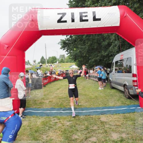 21.06.2025 - 27. Vierlanden-Triathlon MichiJ http://msf.ph/oto/8040694 15.06.2026 13:26:29 Ziel 221 meine-sportfotos.de