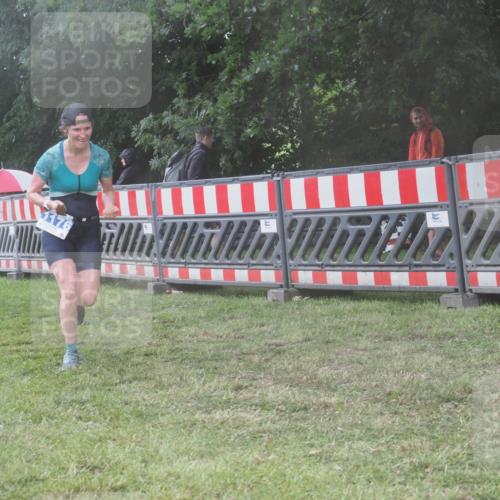 21.06.2025 - 27. Vierlanden-Triathlon KatJ http://msf.ph/oto/8040697 15.06.2025 14:29:03 Ziel 1176, 1252 meine-sportfotos.de