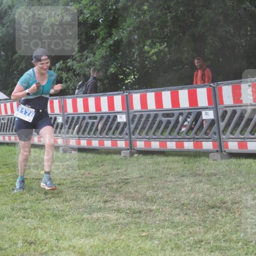21.06.2025 - 27. Vierlanden-Triathlon KatJ http://msf.ph/oto/8040700 15.06.2025 14:29:04 Ziel 1176, 1252 meine-sportfotos.de
