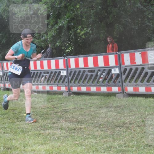 21.06.2025 - 27. Vierlanden-Triathlon KatJ http://msf.ph/oto/8040703 15.06.2025 14:29:04 Ziel 1176, 1252 meine-sportfotos.de