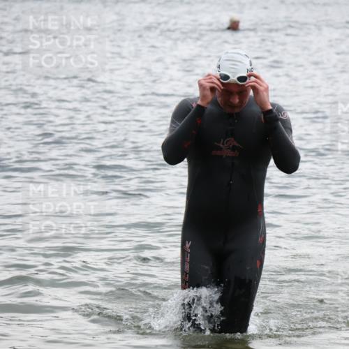 21.06.2025 - 27. Vierlanden-Triathlon Lena Gebhardt http://msf.ph/oto/8040713 15.06.2025 13:00:08 Schwimmen 1133 meine-sportfotos.de