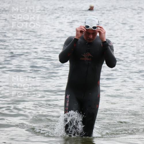21.06.2025 - 27. Vierlanden-Triathlon Lena Gebhardt http://msf.ph/oto/8040716 15.06.2025 13:00:08 Schwimmen 1133 meine-sportfotos.de