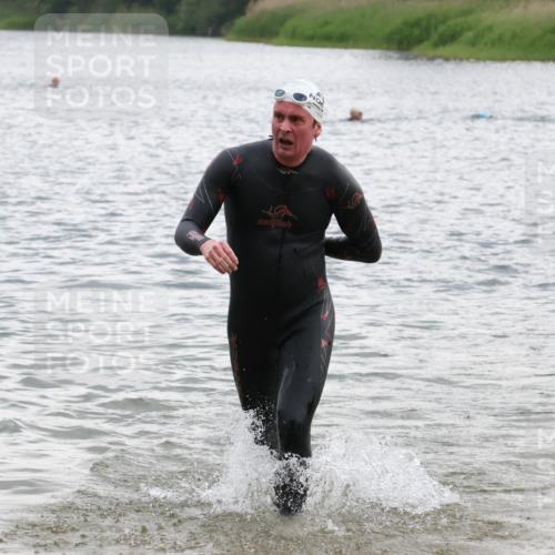 21.06.2025 - 27. Vierlanden-Triathlon Lena Gebhardt http://msf.ph/oto/8040719 15.06.2025 13:00:10 Schwimmen 1133 meine-sportfotos.de