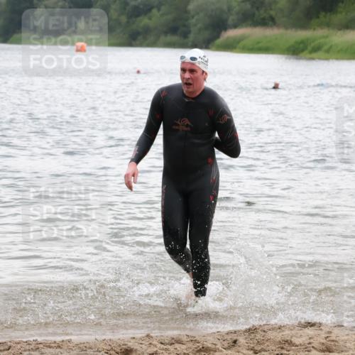 21.06.2025 - 27. Vierlanden-Triathlon Lena Gebhardt http://msf.ph/oto/8040723 15.06.2025 13:00:11 Schwimmen 1133 meine-sportfotos.de