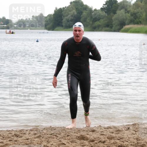 21.06.2025 - 27. Vierlanden-Triathlon Lena Gebhardt http://msf.ph/oto/8040732 15.06.2025 13:00:12 Schwimmen 1133 meine-sportfotos.de