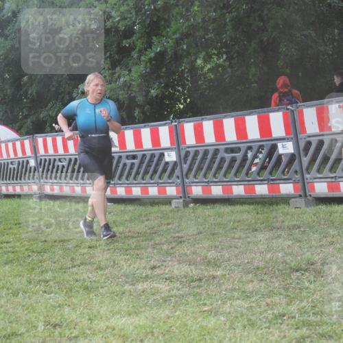 21.06.2025 - 27. Vierlanden-Triathlon KatJ http://msf.ph/oto/8040745 15.06.2025 14:29:20 Ziel 1223, 1296 meine-sportfotos.de