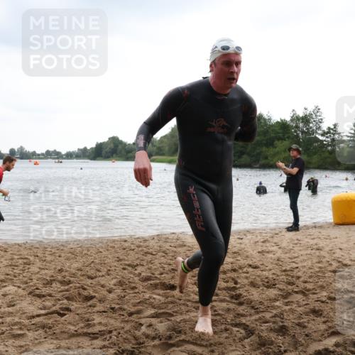 21.06.2025 - 27. Vierlanden-Triathlon Lena Gebhardt http://msf.ph/oto/8040749 15.06.2025 13:00:16 Schwimmen 1133 meine-sportfotos.de