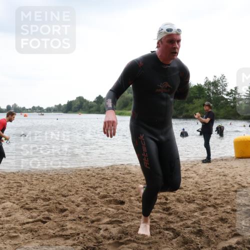 21.06.2025 - 27. Vierlanden-Triathlon Lena Gebhardt http://msf.ph/oto/8040752 15.06.2025 13:00:16 Schwimmen 1133 meine-sportfotos.de
