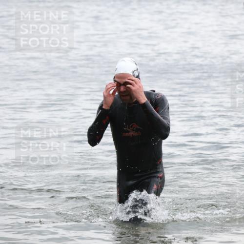21.06.2025 - 27. Vierlanden-Triathlon Lena Gebhardt http://msf.ph/oto/8040754 15.06.2025 13:00:29 Schwimmen 1139 meine-sportfotos.de