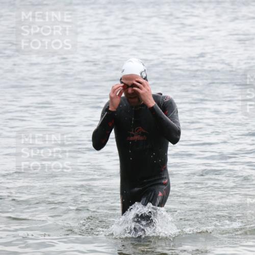 21.06.2025 - 27. Vierlanden-Triathlon Lena Gebhardt http://msf.ph/oto/8040757 15.06.2025 13:00:30 Schwimmen 1139 meine-sportfotos.de