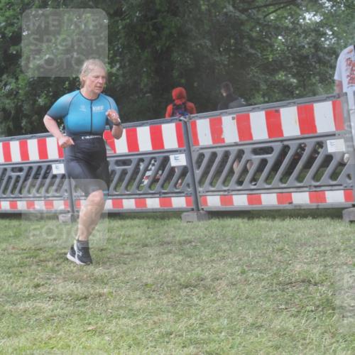 21.06.2025 - 27. Vierlanden-Triathlon KatJ http://msf.ph/oto/8040759 15.06.2025 14:29:21 Ziel 1223, 1296 meine-sportfotos.de