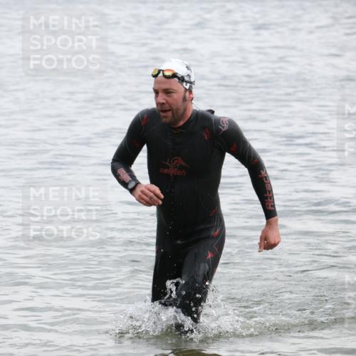 21.06.2025 - 27. Vierlanden-Triathlon Lena Gebhardt http://msf.ph/oto/8040760 15.06.2025 13:00:31 Schwimmen 1139 meine-sportfotos.de