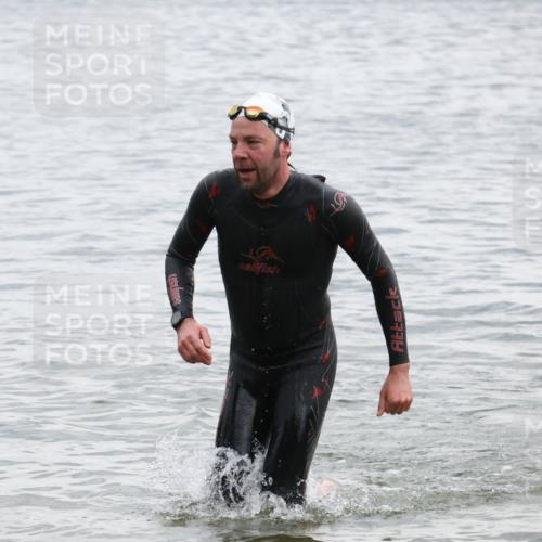 21.06.2025 - 27. Vierlanden-Triathlon Lena Gebhardt http://msf.ph/oto/8040762 15.06.2025 13:00:31 Schwimmen 1139 meine-sportfotos.de