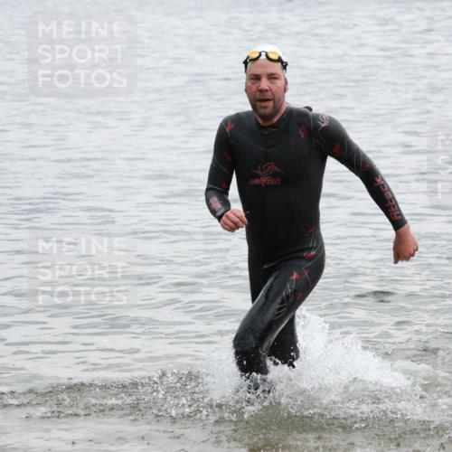 21.06.2025 - 27. Vierlanden-Triathlon Lena Gebhardt http://msf.ph/oto/8040765 15.06.2025 13:00:32 Schwimmen 1139 meine-sportfotos.de