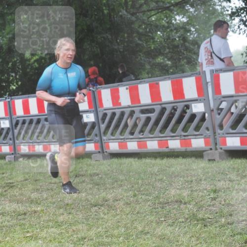 21.06.2025 - 27. Vierlanden-Triathlon KatJ http://msf.ph/oto/8040766 15.06.2025 14:29:21 Ziel 1223, 1296 meine-sportfotos.de