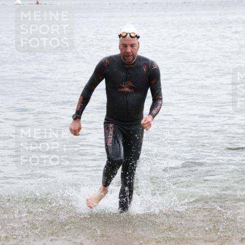 21.06.2025 - 27. Vierlanden-Triathlon Lena Gebhardt http://msf.ph/oto/8040775 15.06.2025 13:00:33 Schwimmen 1139 meine-sportfotos.de