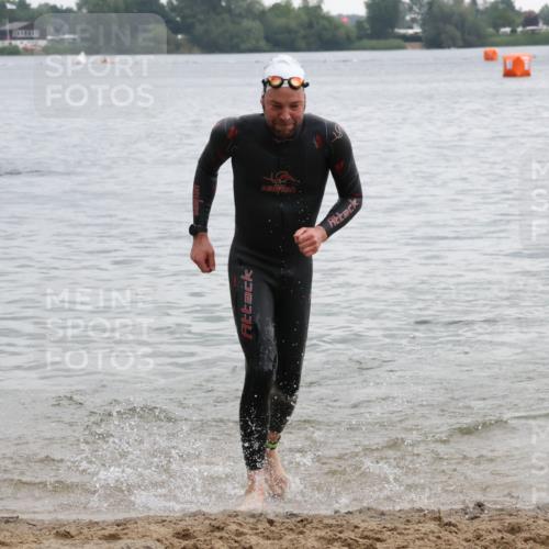 21.06.2025 - 27. Vierlanden-Triathlon Lena Gebhardt http://msf.ph/oto/8040778 15.06.2025 13:00:34 Schwimmen 1139 meine-sportfotos.de