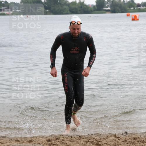 21.06.2025 - 27. Vierlanden-Triathlon Lena Gebhardt http://msf.ph/oto/8040781 15.06.2025 13:00:34 Schwimmen 1139 meine-sportfotos.de