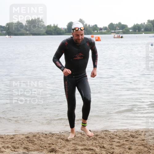 21.06.2025 - 27. Vierlanden-Triathlon Lena Gebhardt http://msf.ph/oto/8040784 15.06.2025 13:00:34 Schwimmen 1139 meine-sportfotos.de