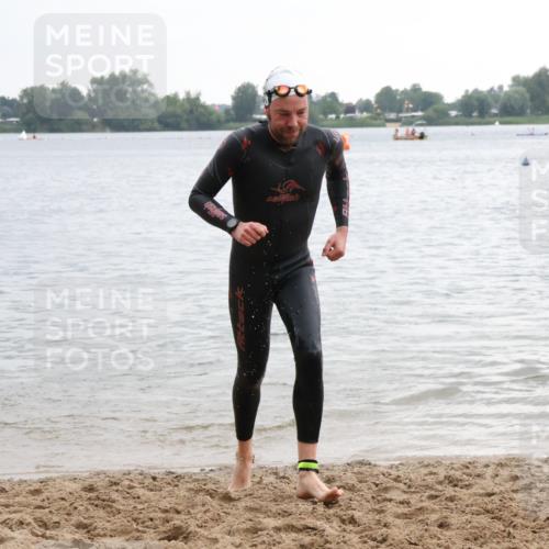 21.06.2025 - 27. Vierlanden-Triathlon Lena Gebhardt http://msf.ph/oto/8040787 15.06.2025 13:00:35 Schwimmen 1139 meine-sportfotos.de