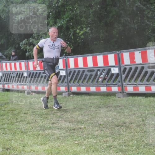 21.06.2025 - 27. Vierlanden-Triathlon KatJ http://msf.ph/oto/8040791 15.06.2025 14:29:41 Ziel 1175, 1271, 1287, 1295 meine-sportfotos.de