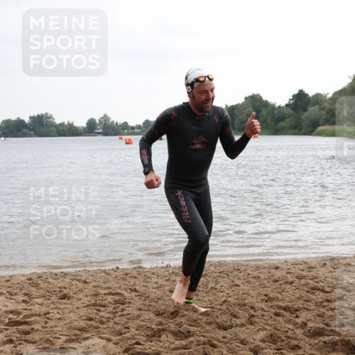 21.06.2025 - 27. Vierlanden-Triathlon Lena Gebhardt http://msf.ph/oto/8040793 15.06.2025 13:00:35 Schwimmen 1139 meine-sportfotos.de