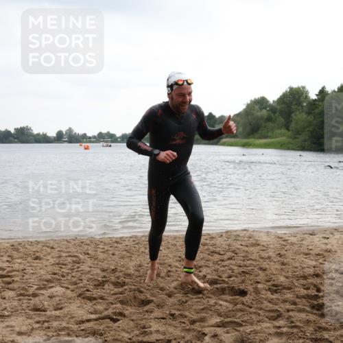 21.06.2025 - 27. Vierlanden-Triathlon Lena Gebhardt http://msf.ph/oto/8040796 15.06.2025 13:00:36 Schwimmen 1139 meine-sportfotos.de