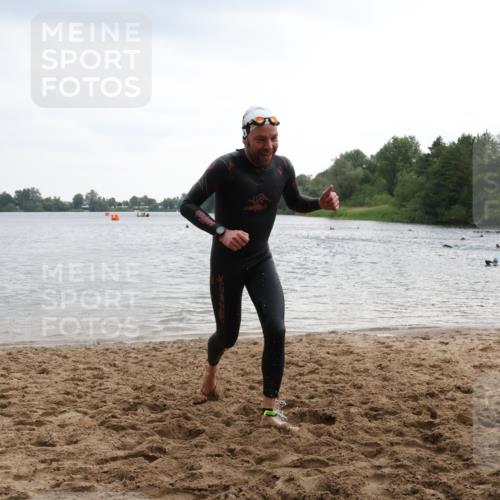 21.06.2025 - 27. Vierlanden-Triathlon Lena Gebhardt http://msf.ph/oto/8040799 15.06.2025 13:00:36 Schwimmen 1139 meine-sportfotos.de