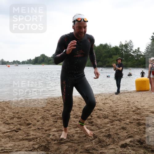 21.06.2025 - 27. Vierlanden-Triathlon Lena Gebhardt http://msf.ph/oto/8040801 15.06.2025 13:00:36 Schwimmen 1139 meine-sportfotos.de