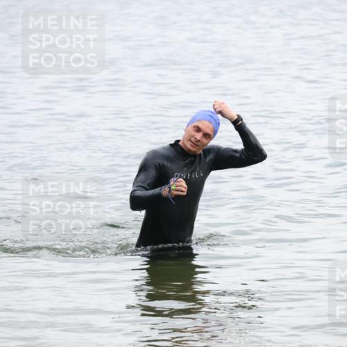 21.06.2025 - 27. Vierlanden-Triathlon Lena Gebhardt http://msf.ph/oto/8040807 15.06.2025 13:01:05 Schwimmen 1121 meine-sportfotos.de