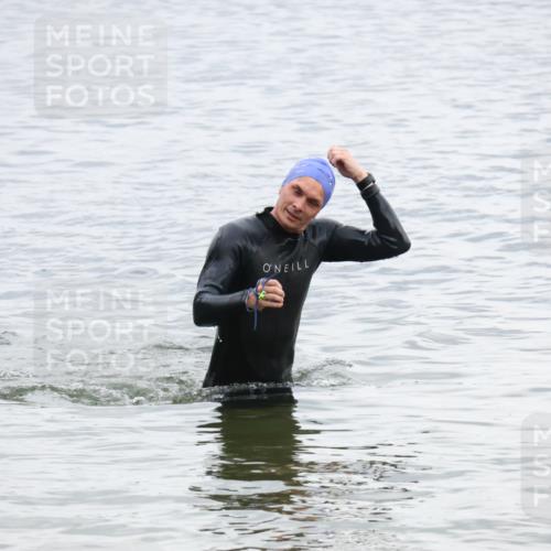 21.06.2025 - 27. Vierlanden-Triathlon Lena Gebhardt http://msf.ph/oto/8040809 15.06.2025 13:01:05 Schwimmen 1121 meine-sportfotos.de