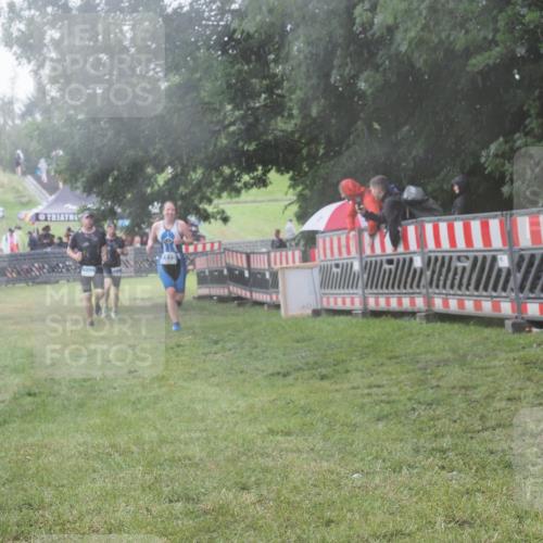 21.06.2025 - 27. Vierlanden-Triathlon KatJ http://msf.ph/oto/8040810 15.06.2025 14:29:44 Ziel 1175, 1271, 1287, 1294, 1295 meine-sportfotos.de