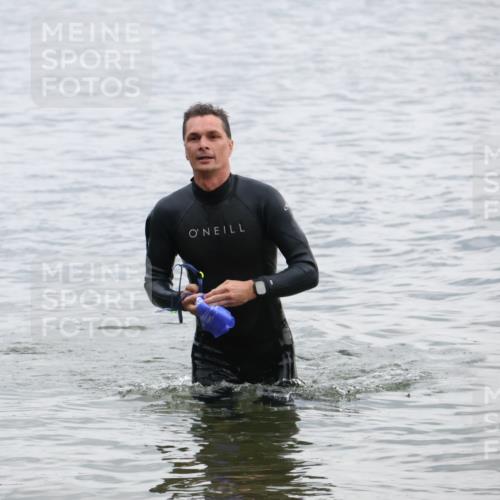 21.06.2025 - 27. Vierlanden-Triathlon Lena Gebhardt http://msf.ph/oto/8040811 15.06.2025 13:01:07 Schwimmen 1121 meine-sportfotos.de